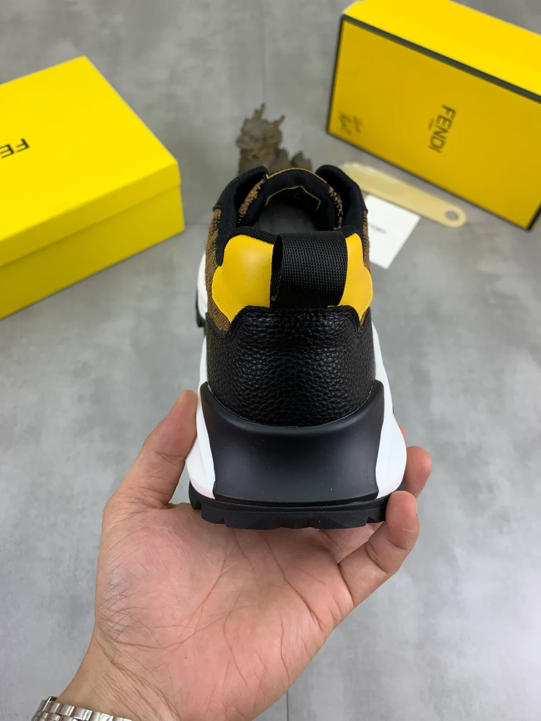 ​Men's shoes 💰P440 💰【New】Little monster 🆘 New FENDI 🕶️🕶️Simple routing effect, showing an elegant and cool driving shoe 🎬Using imported calfskin + first-layer pigskin lining🐂Excellent material🎬Detailed workmanship 🤗Comfortable foot feel➰➰. ​Pair it with any outfit to show your taste and temperament, low-key luxury ♻️Design ​simple and elegant ​noble and fashionable 🍃​Very loved and favored by trendy men 💓❤️Size: 38-44 (45 customized) 3️⃣ colors available